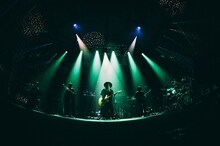 amazarashi「朗読演奏実験空間“新言語秩序”」の様子。