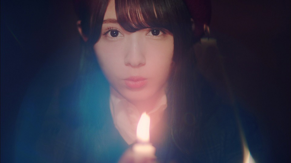 欅坂46「ごめんね クリスマス」ミュージックビデオのワンシーン。