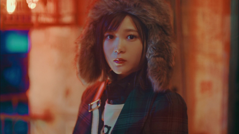欅坂46「ごめんね クリスマス」ミュージックビデオのワンシーン。