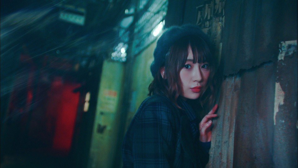 欅坂46「ごめんね クリスマス」ミュージックビデオのワンシーン。