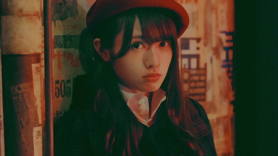 欅坂46「ごめんね クリスマス」ミュージックビデオのワンシーン。