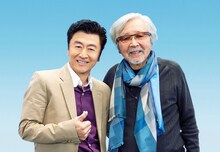 左から桑田佳祐、山田洋次監督。