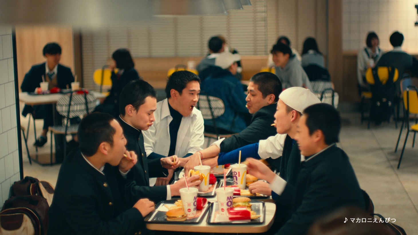 マクドナルド「500円バリューセット『こんな時間が、ゴチソーだ。』」より。