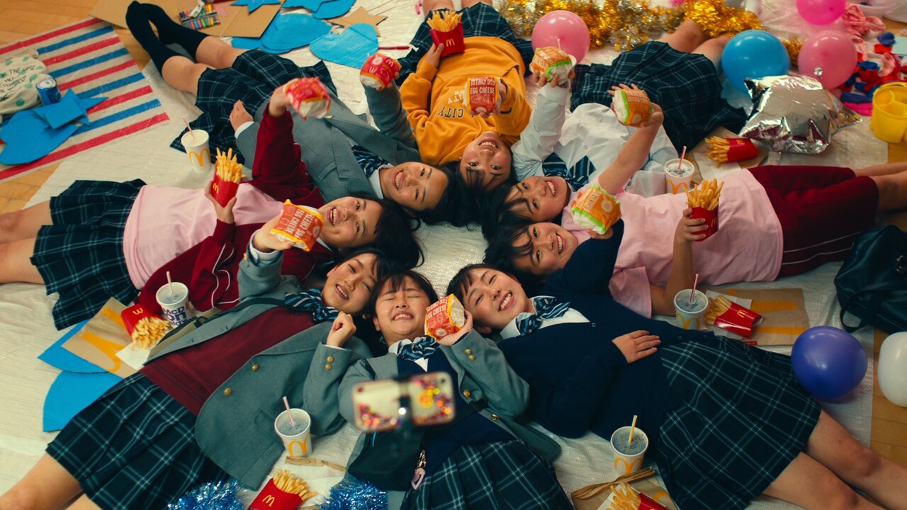 マクドナルド「500円バリューセット『こんな時間が、ゴチソーだ。』」より。