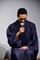 恐縮する橘ケンチ。