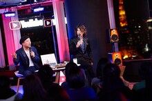 TAKURO「Journeywithout a map II」トーク＆アナログ盤先行試聴イベントの様子。（撮影：田辺佳子）