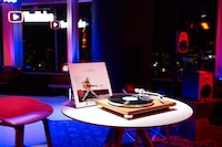 TAKURO「Journeywithout a map II」アナログ盤。（撮影：田辺佳子）