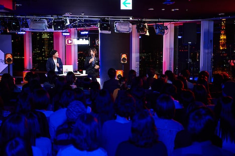 TAKURO「Journeywithout a map II」トーク＆アナログ盤先行試聴イベントの様子。（撮影：田辺佳子）