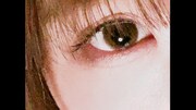 「primally.」ミュージックビデオのワンシーン。