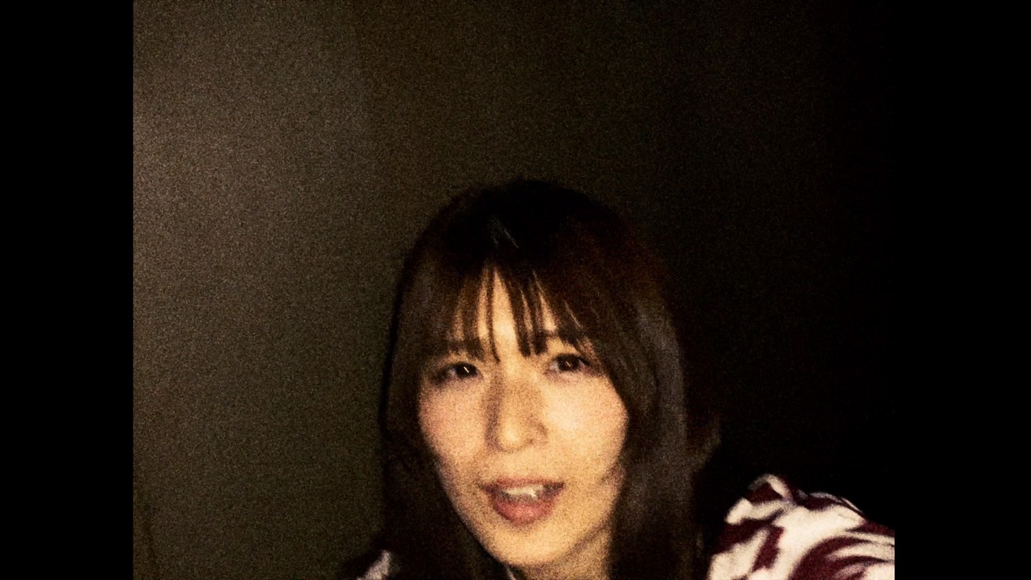 「primally.」ミュージックビデオのワンシーン。