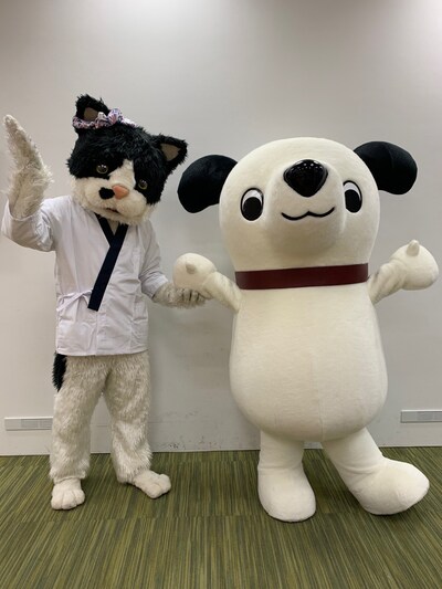 左からむぎ（猫）、ニッパー。