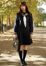 小林由依「感情の構図」文教堂限定特典の生写真見本。