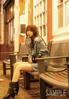 小林由依「感情の構図」コーチャンフォー限定特典の生写真見本。