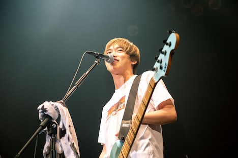 GEN（B, Vo）（撮影：ヤオタケシ）