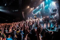 あゆみくりかまき「ボクらの熊魂2019～お前もまたぎにしてやろうか!!TOUR～」東京・マイナビBLITZ赤坂公演の様子。（写真提供：SMEレコーズ）