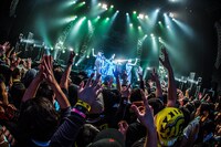 あゆみくりかまき「ボクらの熊魂2019～お前もまたぎにしてやろうか!!TOUR～」東京・マイナビBLITZ赤坂公演の様子。（写真提供：SMEレコーズ）