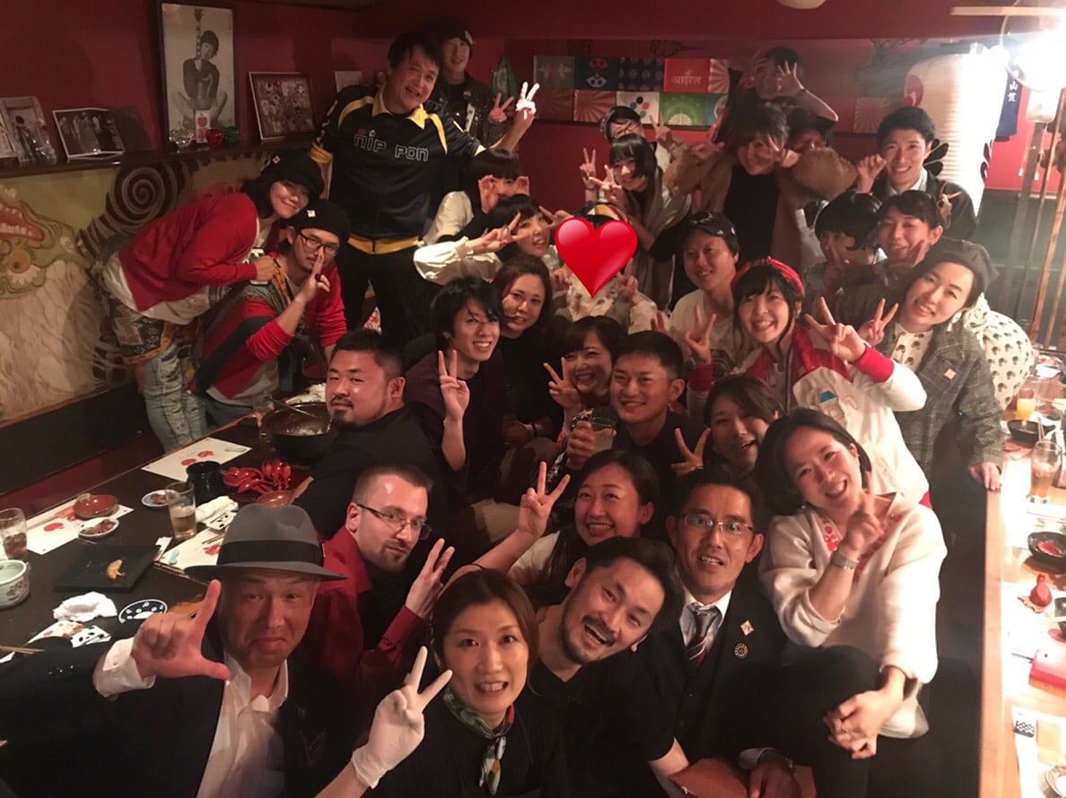 椎名林檎ファンが盛り上がる店内。(写真提供:喜人)