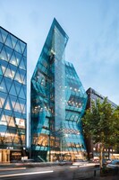 東京・WeWork アイスバーグの外観。