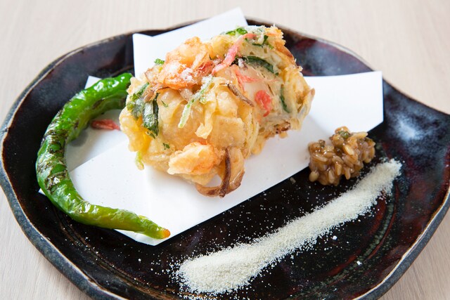 カマンベールと海老の湯葉かき揚げ