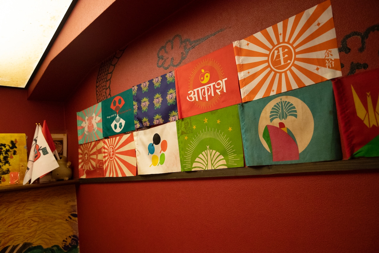 これまでライブ会場で販売されてきた手旗。