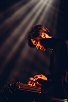 荒内佑（Key, Sampler / cero）（撮影：西槇太一）