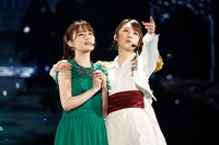 左から生田絵梨花、高山一実。