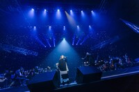 「家入レオ 7th Anniversary Live at 大阪城ホール ～Premium Symphonic Night～」の様子。（撮影：田中聖太郎）