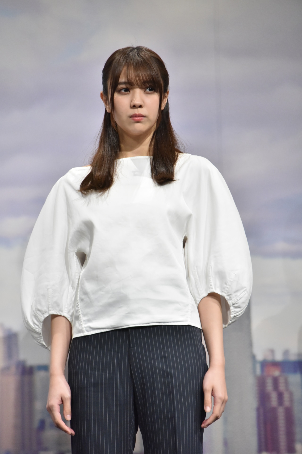 小林由依
