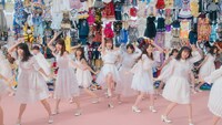 AKB48「ジワるDAYS」ミュージックビデオのワンシーン。