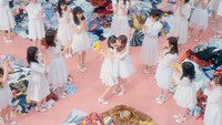 AKB48「ジワるDAYS」ミュージックビデオのワンシーン。