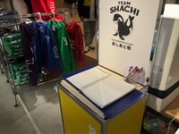 「TEAM SHACHI POP UP SHOP」の様子。