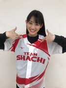 ミズノのコラボユニフォームを着た秋本帆華。