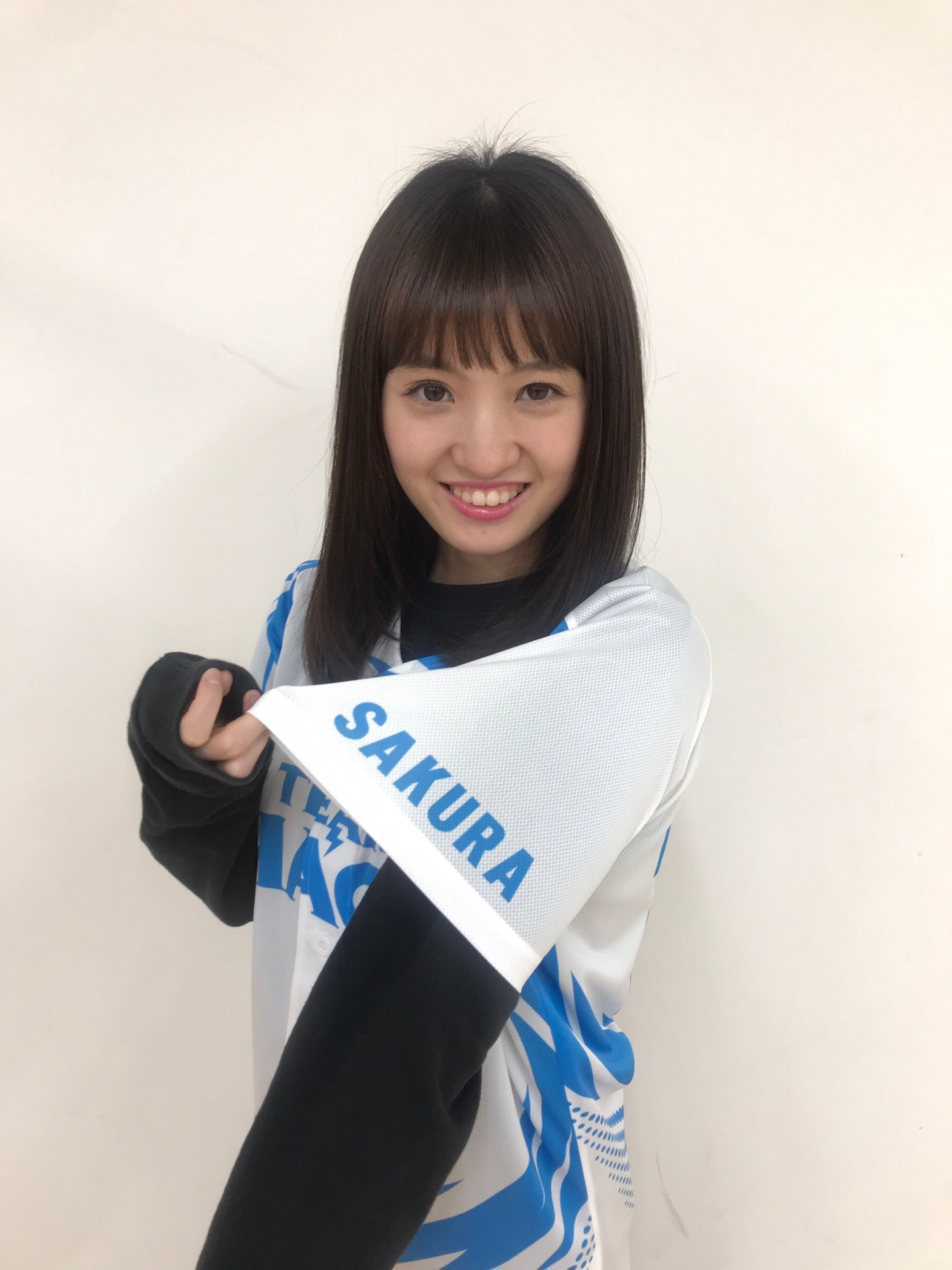 ミズノのコラボユニフォームを着た咲良菜緒。
