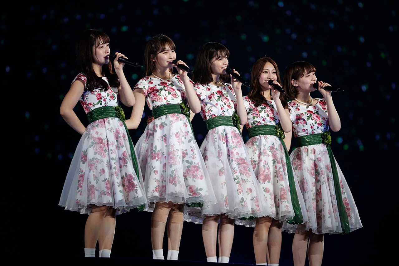 左から斉藤優里、井上小百合、西野七瀬、桜井玲香、中田花奈。（写真提供：ソニー・ミュージックレーベルズ）
