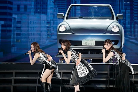 左から桜井玲香、西野七瀬、山下美月。（写真提供：ソニー・ミュージックレーベルズ）