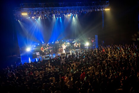 「片平里菜 live 2019『fragment live darling & honey』day2 honey」の様子。（撮影：ヤオタケシ）