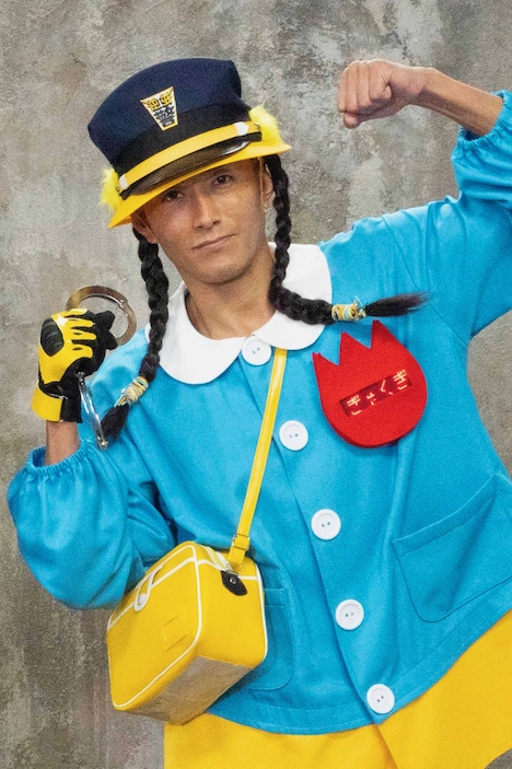 黒石高大扮するマギャク巡査。