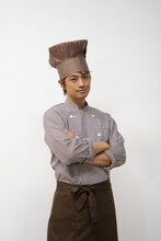 斎藤工扮する桜衣慎一。