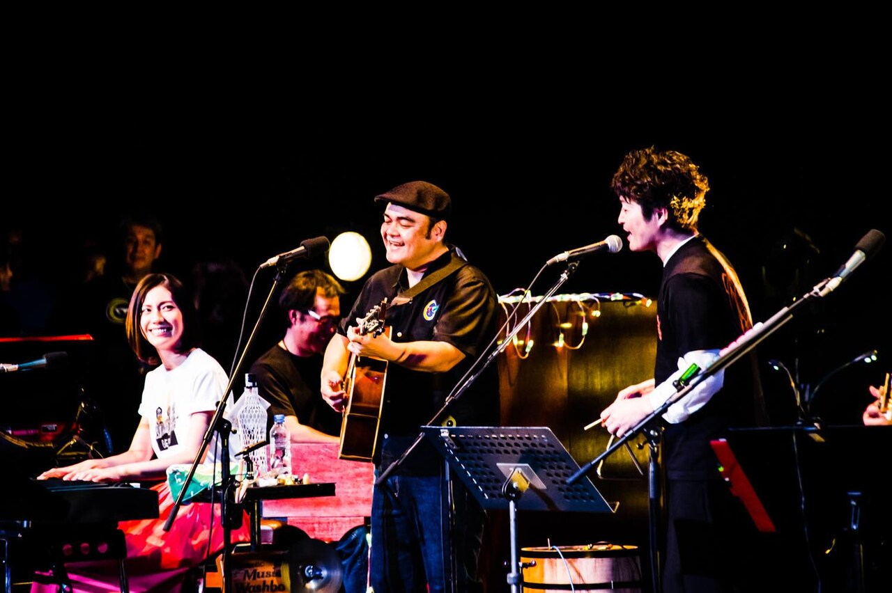 BEGIN、8年振り中野ワンマンで「ぼくいこ」安田顕&松下奈緒とサプライズ共演