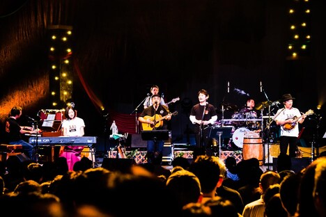 「第23回 BEGINコンサートツアー2019」の様子。（撮影：浜野カズシ）