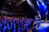 2月24日の東京・Zepp Tokyo公演の様子。（Photo by TAKASHI KONUMA）