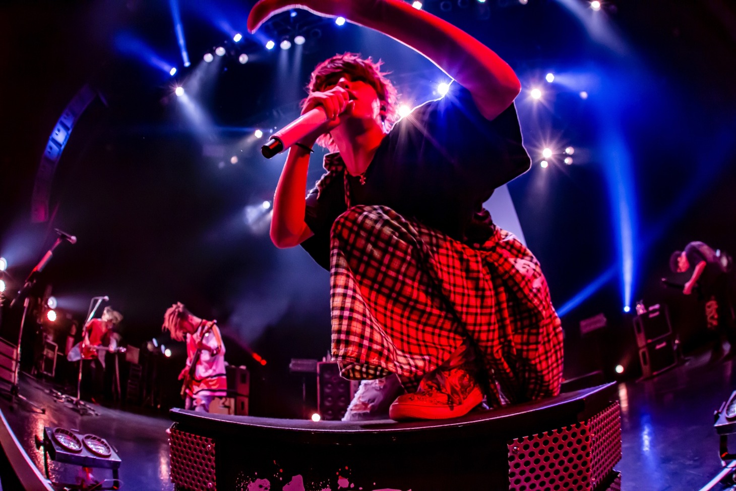 Hiro（Vo）（Photo by TAKASHI KONUMA）