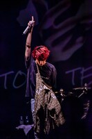 Hiro（Vo）（Photo by TAKASHI KONUMA）