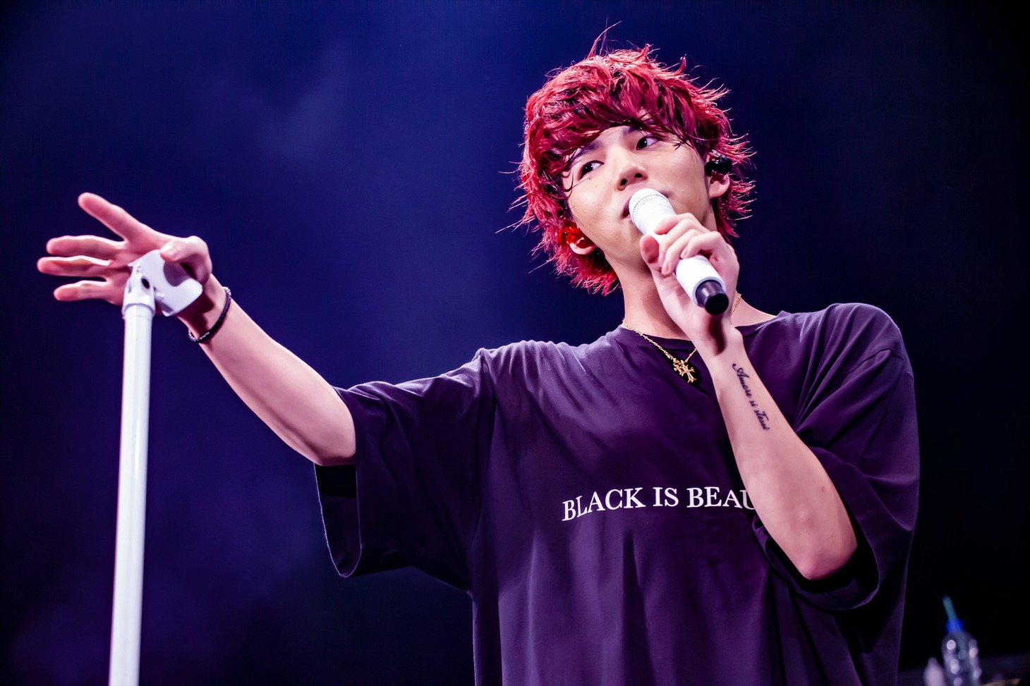 Hiro（Vo）（Photo by TAKASHI KONUMA）