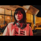 iri×ソニー「ウォークマン」コラボMVはガソリンスタンド舞台の群像劇