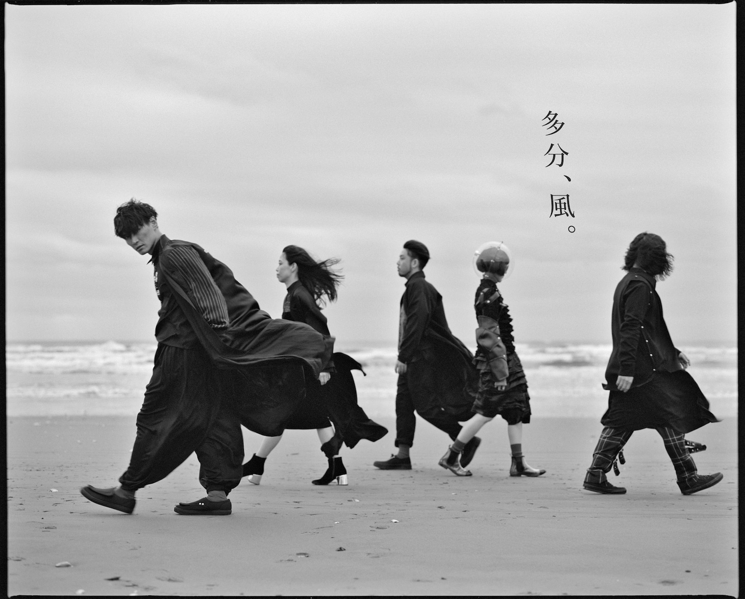 サカナクション「多分、風。」ではアーティスト写真とMVの撮影を担当。モノクロフィルムを使用した。（写真提供：内田将二）