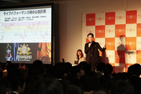 講演を行うEXILE TETSUYA。