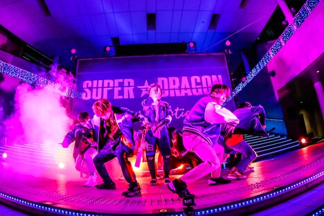 SUPER★DRAGON(撮影:笹森健一)
