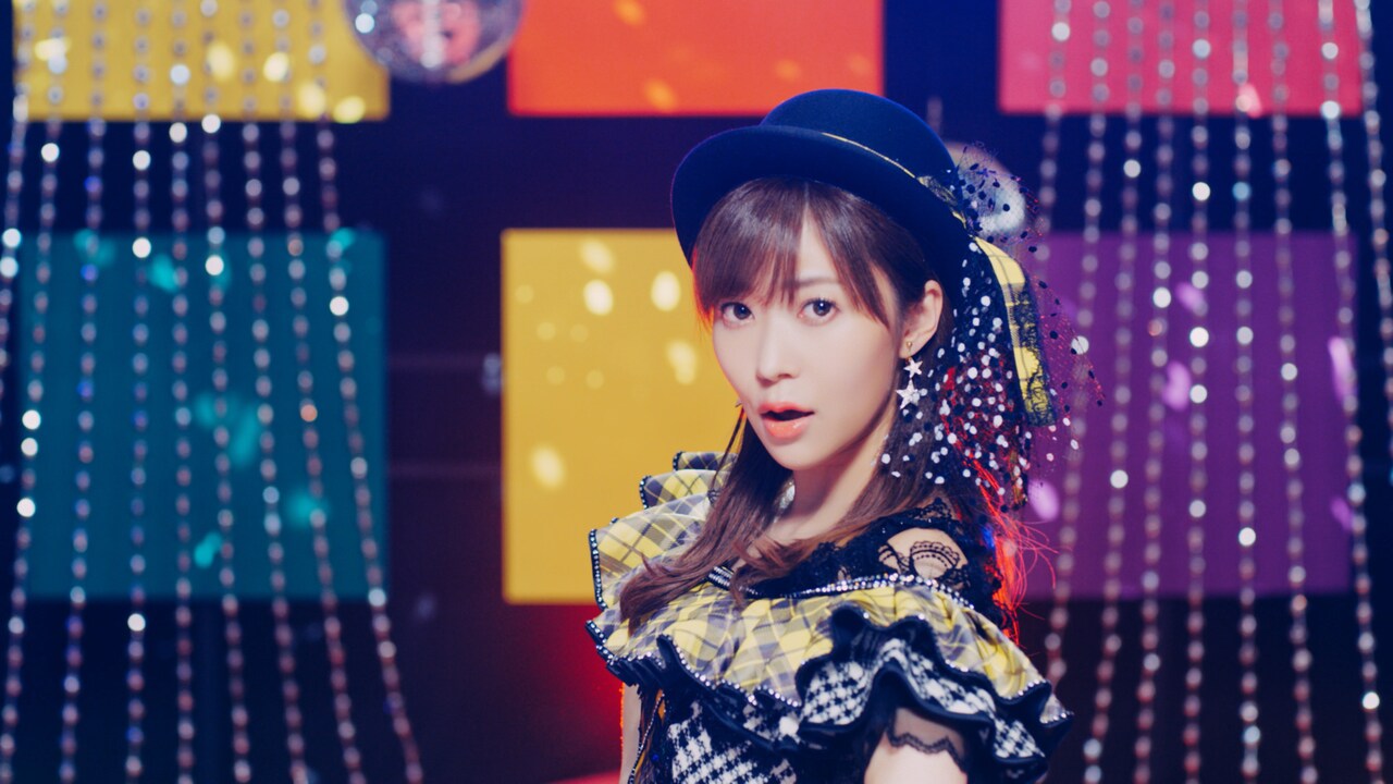 AKB48「私だってアイドル！」ミュージックビデオのワンシーン。(c)AKS