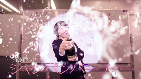 ラフィネのCMのワンシーン。